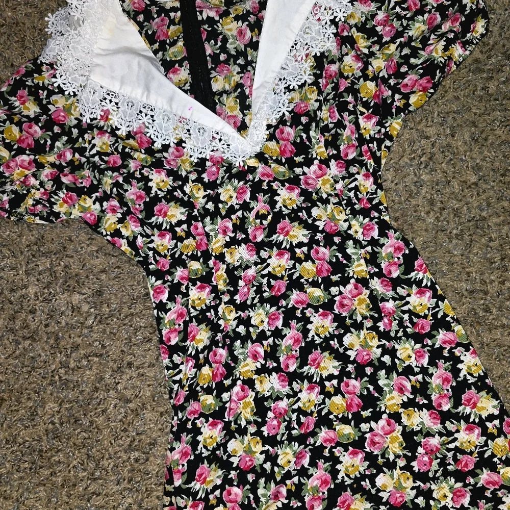 Floral Puff Sleeve Dress with Lace Collar, Medium – Vintage Cottagecore - Picture 4 of 5